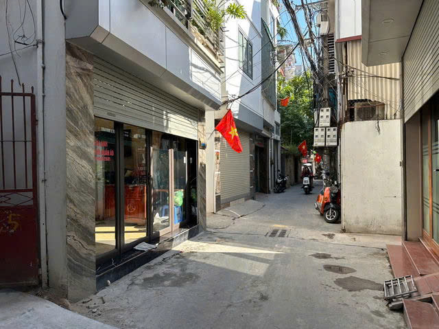 NHÀ MỚI NGÕ THÔNG Ô TÔ QUA PHỐ HOÀNG NHƯ TIẾP 40 M2,5 TẦNG,MẶT TIỀN 3.8M, 9,1 TỶ.
