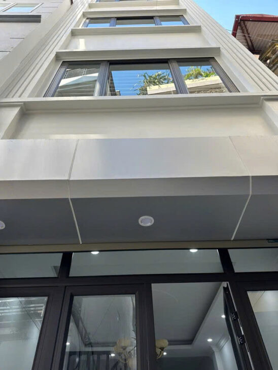 NHÀ MỚI NGÕ THÔNG Ô TÔ QUA PHỐ HOÀNG NHƯ TIẾP 40 M2,5 TẦNG,MẶT TIỀN 3.8M, 9,1 TỶ.