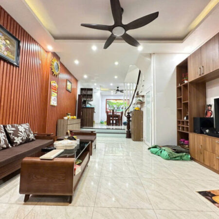 Bán nhà riêng tại Ngõ 213 Giáp Nhất,Thanh Xuân , DT 53m2, 6PN, 5WC, giá cực chất 8,9 tỷ