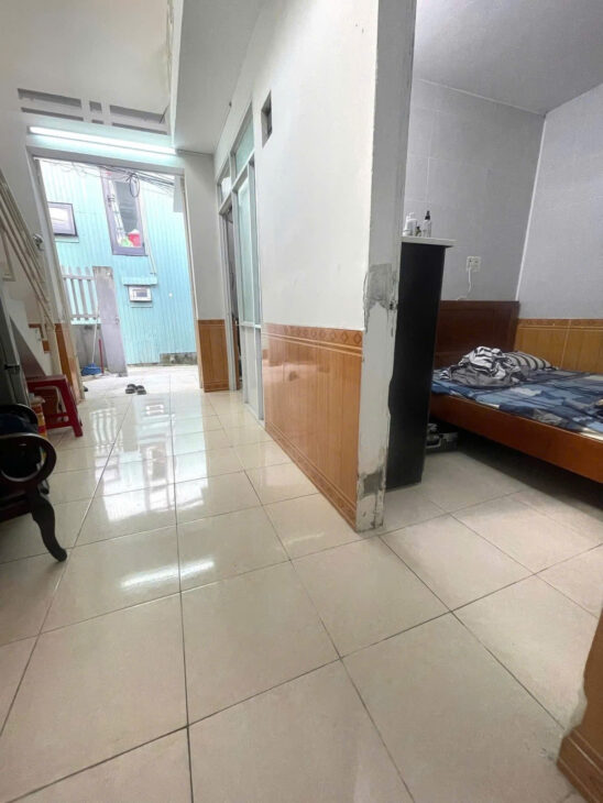 # Nhà sau Lưng MT Lý Thái Tổ, 45m2, 2 tầng, sạch đẹp, 2.35 tỷ