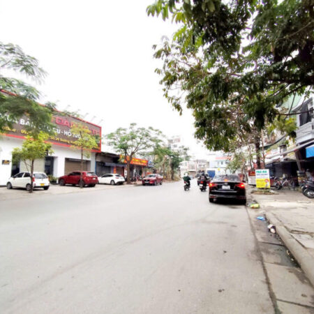 Bán đất mặt đường Vòng Cầu Niệm, 80m, vỉa hè 8m, vị trí cực đẹp, Giá 6.1 tỉ