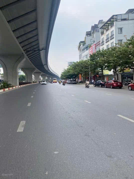 MẶT PHỐ MINH KHAI – HAI BÀ TRƯNG – VỈA HÈ ĐÁ BÓNG – KINH DOANH SẦM UẤT NGÀY ĐÊM- 2 MẶT PHỐ