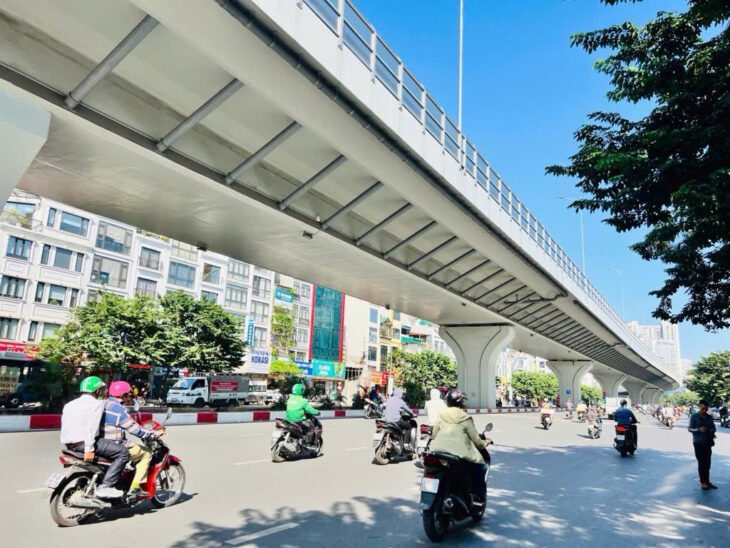 MẶT PHỐ MINH KHAI – HAI BÀ TRƯNG – VỈA HÈ ĐÁ BÓNG – KINH DOANH SẦM UẤT NGÀY ĐÊM- 2 MẶT PHỐ