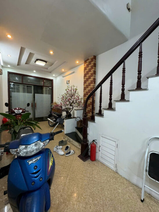 SIÊU PHẨM QUẬN CẦU GIẤY – NGÕ Ô TÔ, 20M RA OTO – NHÀ ĐẸP, Ở NGAY- 7.75 tỷ Quan Hoa 35m, 5 tầng,