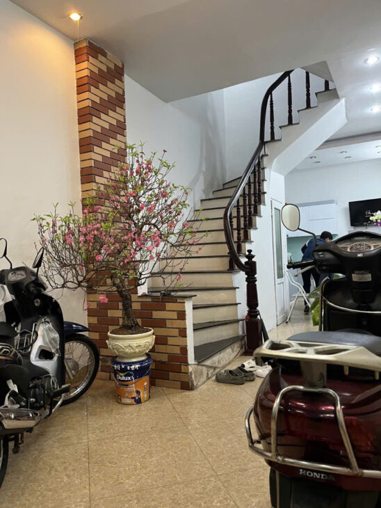 SIÊU PHẨM QUẬN CẦU GIẤY – NGÕ Ô TÔ, 20M RA OTO – NHÀ ĐẸP, Ở NGAY- 7.75 tỷ Quan Hoa 35m, 5 tầng,