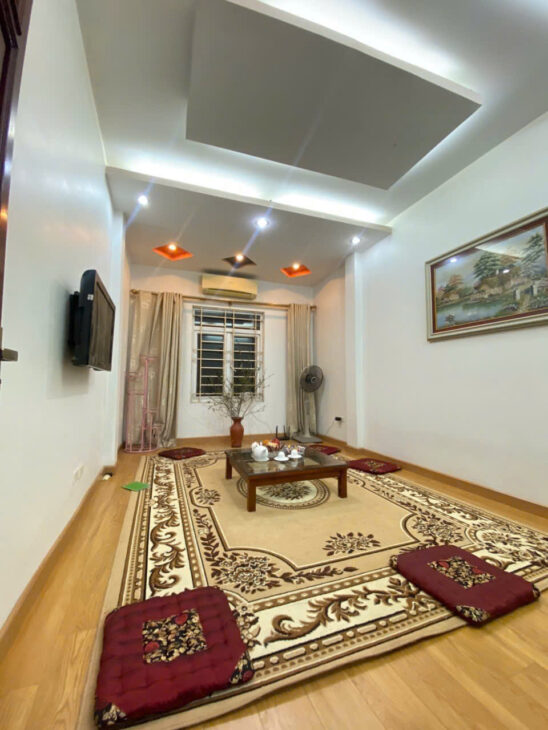 SIÊU PHẨM QUẬN CẦU GIẤY – NGÕ Ô TÔ, 20M RA OTO – NHÀ ĐẸP, Ở NGAY- 7.75 tỷ Quan Hoa 35m, 5 tầng,