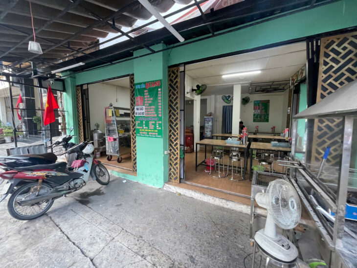 Quận Tân Phú ! SANG QUÁN CƠM GÓC 2 MT BAO ĐẸP , MB thuê 14 tr / tháng, Tel : 0938444774 (