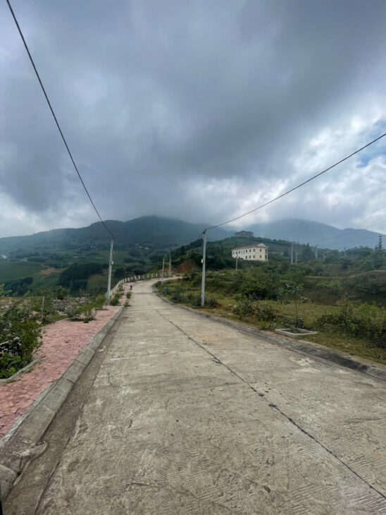Đất nền tái định cư tại Sapa cần bán gấp, vị trí đẹp, view thung lũng, giá tốt để đầu tư.