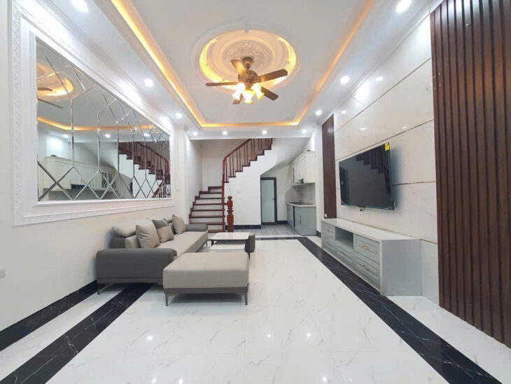 BÁN NHÀ 5 TẦNG CẦU GIẤY – NỘI THẤT SANG TRỌNG – ĐẸP NHƯ BIỆT THỰ – CHỈ 8.9 TỶ