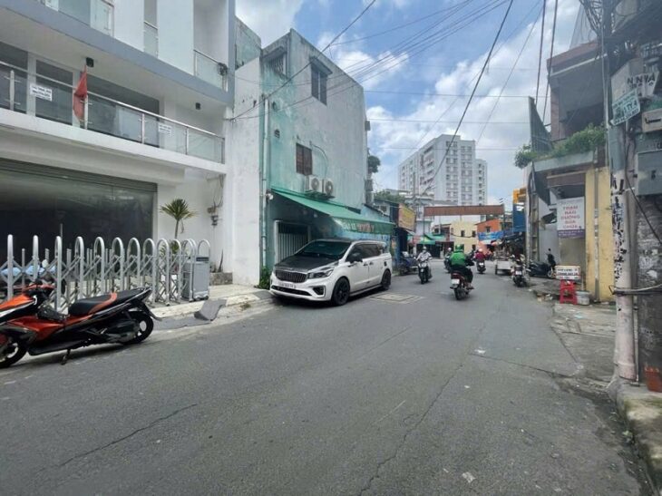 Cho thuê tầng trệt kinh doanh 4 x 10m vị trí ngay Đội Cung Bình Thới KẾ CHỢ