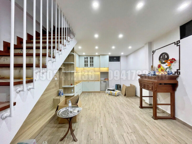 NHÀ ĐẸP TẠI NGỌC THUỴ, LONG BIÊN, CÁCH CẦU LONG BIÊN 5p ĐI XE, 4TỶ2