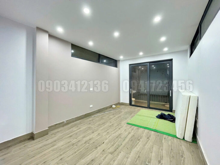 NHÀ ĐẸP TẠI NGỌC THUỴ, LONG BIÊN, CÁCH CẦU LONG BIÊN 5p ĐI XE, 4TỶ2