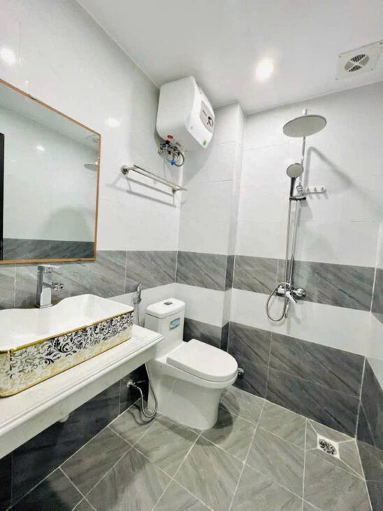 NHÀ ĐẸP DÂN XÂY PHỐ KIM QUAN 40M2, 5 TẦNG, MẶT TIỀN 4M,6.3 TỶ,LONG BIÊN.