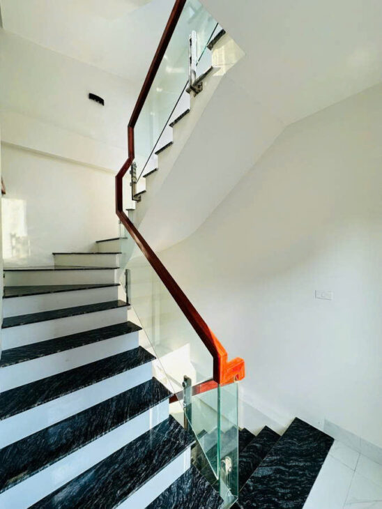 DÂN XÂY, 2 THOÁNG – CẠNH HỒ ĐIỀU HOÀ, Ô TÔ DỪNG ĐỖ NGÀY ĐÊM PHỐ VŨ XUÂN THIỀU- LONG BIÊN,40M2, 5