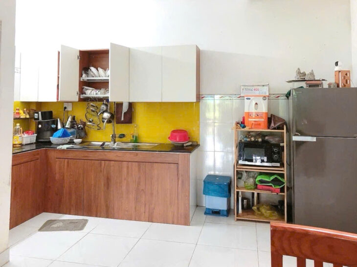 Nhà Đẹp 3 tầng, Xe Hơi Ngủ Trong nhà , DTsd 136m2, ở ngay, Thủ Đức, Giá chỉ 4ty nhỉnh.