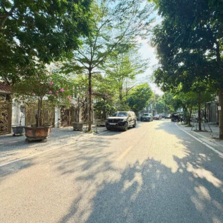 bán Biệt Thự Đống Đa, 80m, lô góc, ô tô tránh, vào nahf