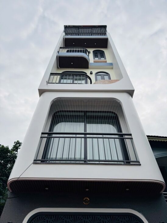 SIÊU PHẨM 5 TẦNG THẠCH BÀN – MẶT TIỀN ĐỈNH CAO – CẠNH AEON, CHỢ, TRƯỜNG – ĐẦY ĐỦ NỘI THẤT