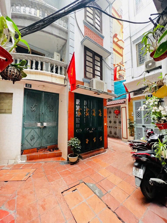 bán nhà Đống Đa 30m Thái Hà, lô góc, sổ vuông đẹp