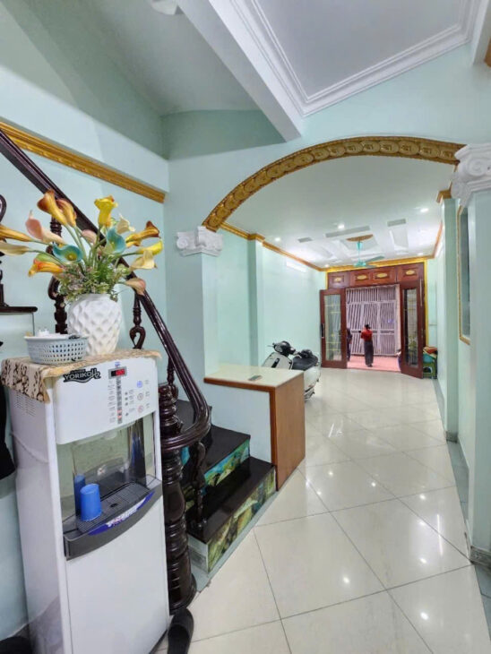 NHƯỢNG LẠI NHÀ GIẢNG VÕ-ĐỐNG ĐA-HAI THOÁNG-Ô TÔ LÙI-FULL NỘI THẤT-DT42m x6 TẦNG,QUANH 8 TỶ