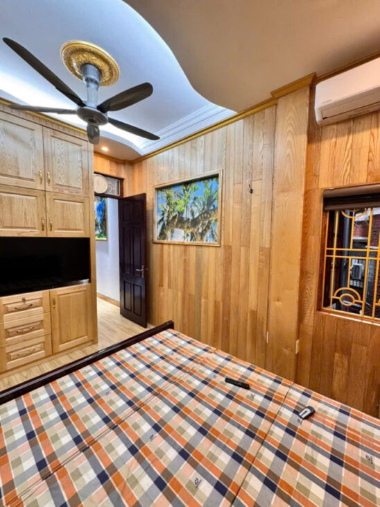 NHƯỢNG LẠI NHÀ GIẢNG VÕ-ĐỐNG ĐA-HAI THOÁNG-Ô TÔ LÙI-FULL NỘI THẤT-DT42m x6 TẦNG,QUANH 8 TỶ