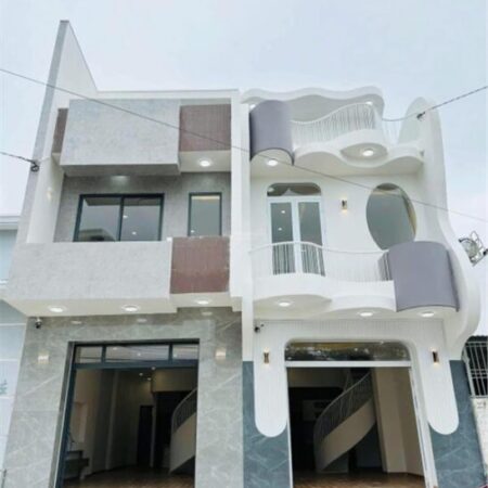 Bán 2 căn nhà đẹp 3 tầng mới xây Mt Triệu Quang Phục. Full nội thất cách biển chỉ 600m