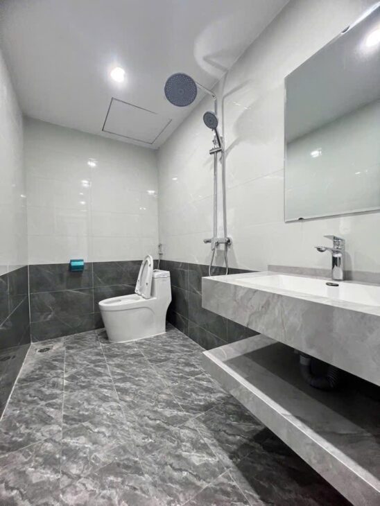 NHÀ ĐẸP PHÂN LÔ – Ô TÔ ĐỖ CỔNG – NHIỀU TIỆN ÍCH – GIA CHỦ XINH ĐẸP THÀNH ĐẠT