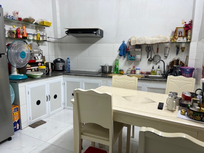GẦN CHỢ CÂY QUÉO, SÁT CHỖ XE HƠI QUAY ĐẦU – 4 LẦU BTCT 4 PN SÂN THƯỢNG, DÒNG TIỀN 11 TRIỆU/THÁNG,