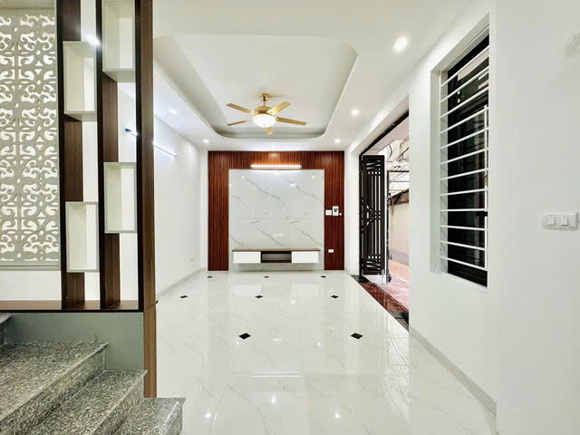 ???? NHÀ MỚI KÍNH KOONG – NGÕ RỘNG – GẦN Ô TÔ – 50M RA HỒ ĐẦM HỒNG 35mx5T giá 5,9tỷ (có thương lượng)