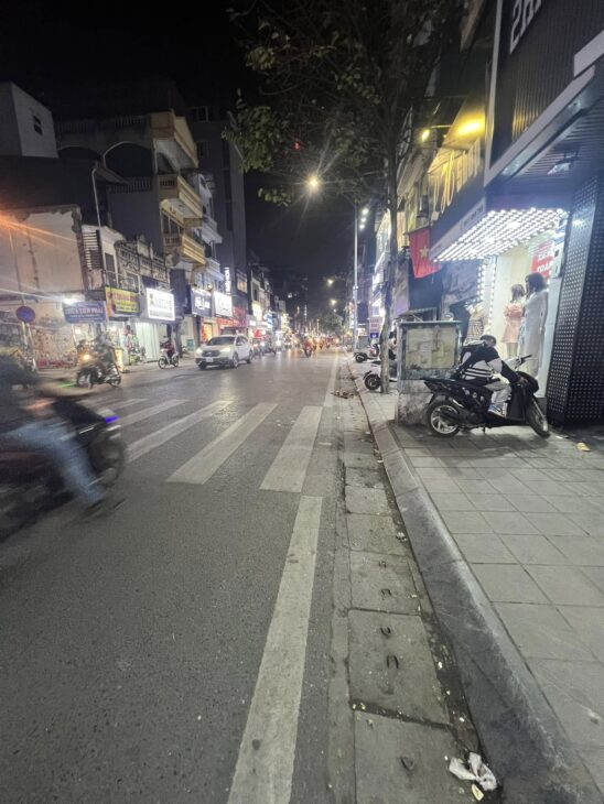 MẶT PHỐ ĐẸP – VỈA HÈ RỘNG – NHÀ ĐẸP – VỪA Ở VỪA KINH DOANH TỐT