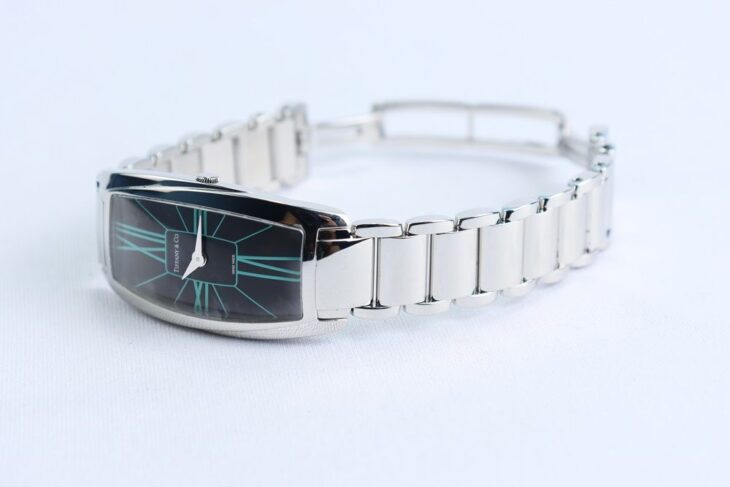 ĐH Nữ : Tiffany & Co. Gemea – Thép nguyên chiếc, Thiết kế mặt đen cọc giờ xanh Ngọc siêu hiếm đẹp