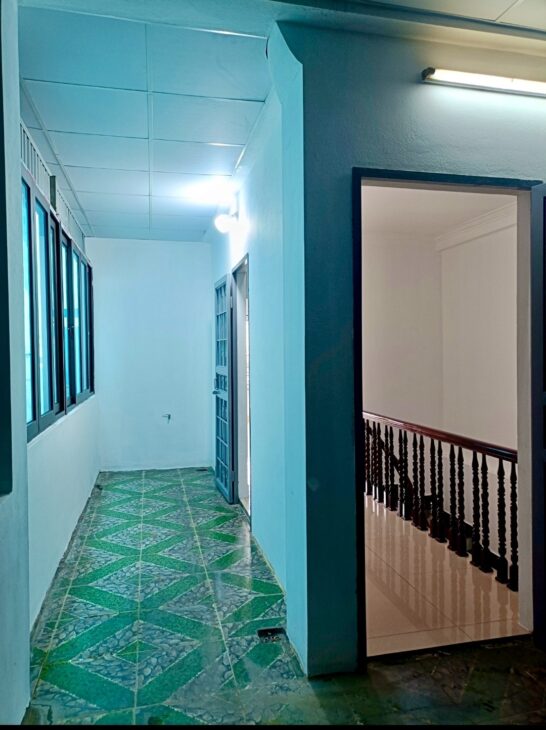 BÁN NHÀ 4 TẦNG- Ô TÔ ĐỖ – TRUNG TÂM LONG BIÊN – 7.9 TỶ