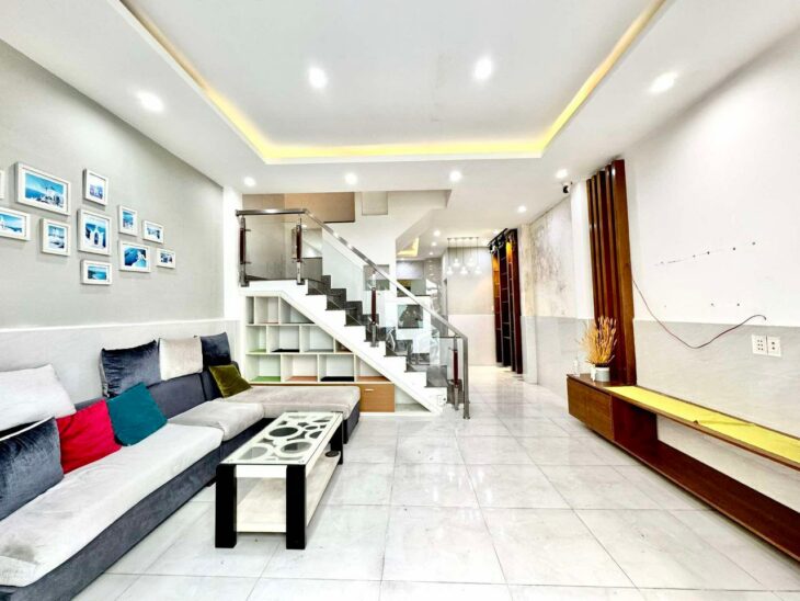 NƠ TRANG LONG Q.BÌNH THẠNH – HẺM ~3M – ( 4.7 x 10 ) 4 TẦNG – 46M² 6.4 TỶ