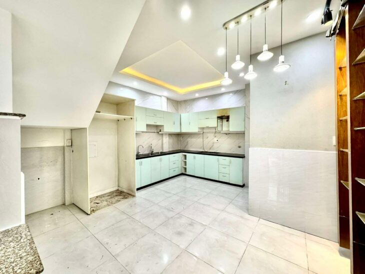 NƠ TRANG LONG Q.BÌNH THẠNH – HẺM ~3M – ( 4.7 x 10 ) 4 TẦNG – 46M² 6.4 TỶ