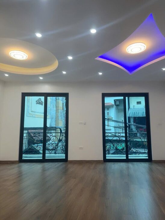Siêu Phẩm Hai Bà Trưng 43m – Ô Tô Vào Nhà, Ngõ Thông Các Ngả – Giá Cực Hợp Lý