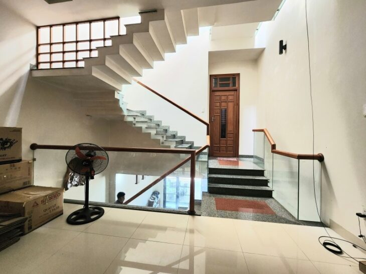 NHÀ HÒA MINH GIÁ RẺ, 3 TẦNG ĐẸP, DT 80M2, ĐƯỜNG 5M5, GẦN BẾN XE – LIÊN CHIỂU – CHỈ 4.2X TY