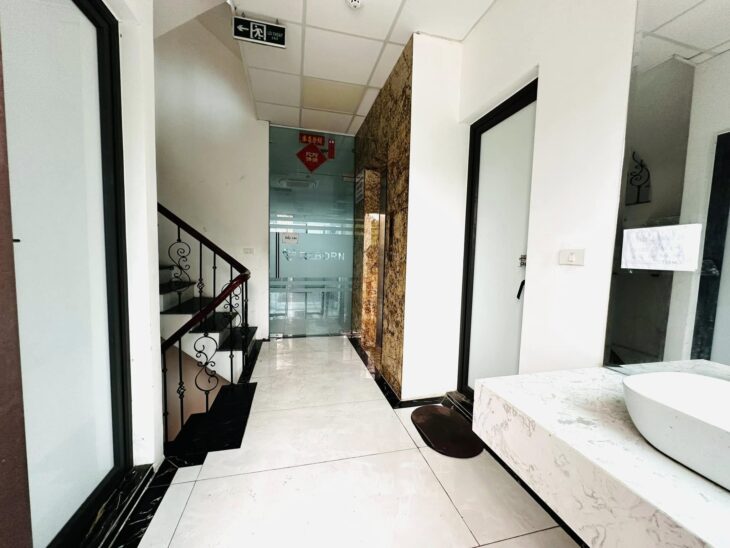 ???? TÒA VĂN PHÒNG VIP TRUNG KÍNH, TRUNG HÒA 98M2 7T THANG MÁY MT 6M, CHỈ 48.5 TỶ ????