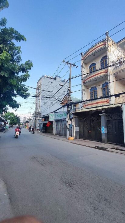 NHÀ trước mặt LÊ VĂN THỊNH,BTT Q2, 110M2-GIÁ CHỈ NHỈNH 11 TỶ