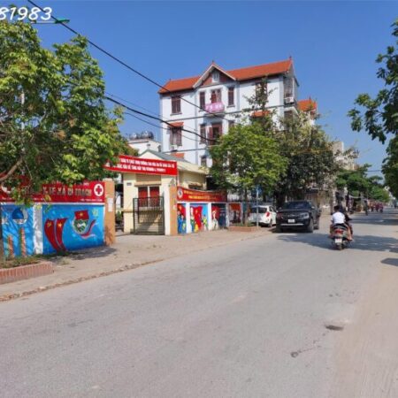 Cạnh Nhổn nhà dân xây 5 tâng lô goc, kinh doanh, 2 xe tải tranh, giá 11.3 tỷ