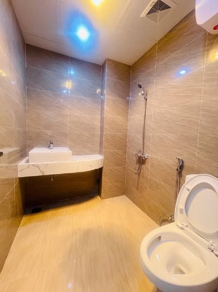 Nhà SIÊU ĐẸP 6 tầng THANG MÁY phố Mai Dịch chỉ 9.2 tỷ