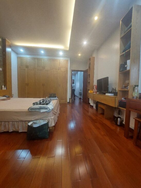BÁN TOÀ VĂN PHÒNG MẶT PHỐ NGÃ TƯ SỞ LÔ GÓC – DT 228m² 12 TẦNG MT8 – CHỈ 110 TỶ