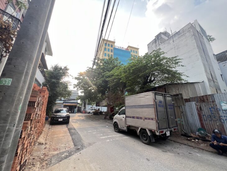 BÁN NHÀ trước mặt LÔ GÓC Q9 – 3 TẦNG – 150m² – SHR – CHỈ NHỈNH 8 TỶ