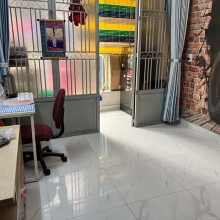 GẦN CHỢ CÂY QUÉO, SÁT CHỖ XE HƠI QUAY ĐẦU – 4 LẦU BTCT 4 PN SÂN THƯỢNG, DÒNG TIỀN 11 TRIỆU/THÁNG,