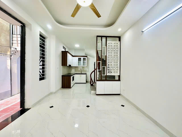 ???? NHÀ MỚI KÍNH KOONG – NGÕ RỘNG – GẦN Ô TÔ – 50M RA HỒ ĐẦM HỒNG 35mx5T giá 5,9tỷ (có thương lượng)