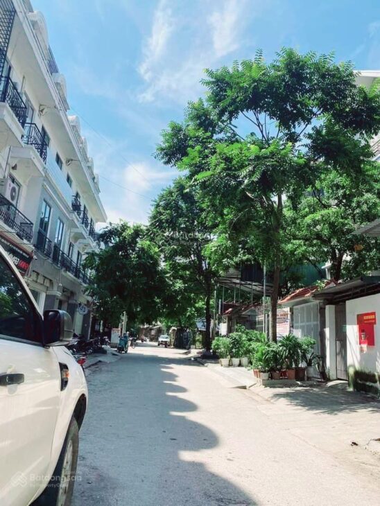 Bán gấp mảnh đất 10x10m, diện tích 104m2 thổ cư vuông như bánh chưng, ngõ ô tô tránh trung tâm quận