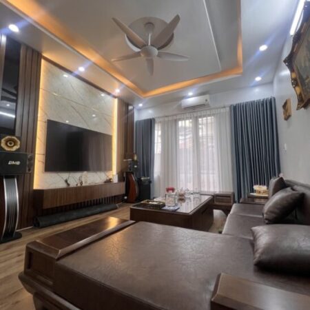 Bán Nhà Kim Mã 59m, mặt ngõ, Gần Ô Tô, Full Nội Thất, thông Giang Văn Minh, Giá nhỉnh 15 Tỷ