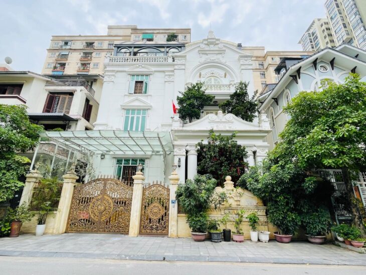 Bán biệt thự vị trí đẹp nhất bán đảo Linh Đàm view hồ, diện tích 254m2, mặt tiền 13m, giá chỉ 70 tỷ