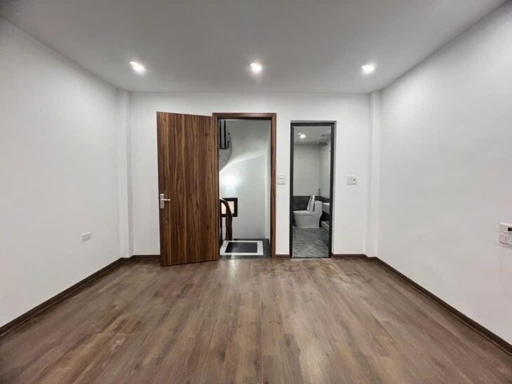 NHÀ ĐẸP PHÂN LÔ – Ô TÔ ĐỖ CỔNG – NHIỀU TIỆN ÍCH – GIA CHỦ XINH ĐẸP THÀNH ĐẠT