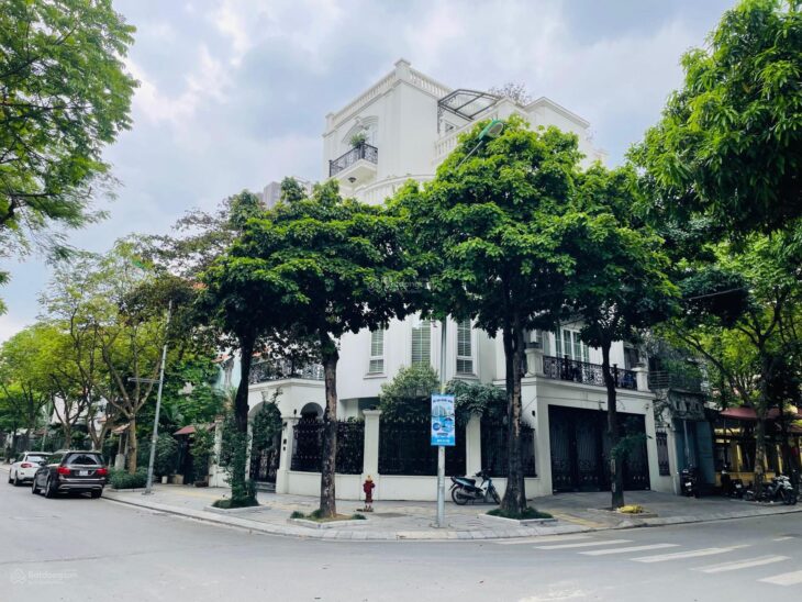 Chỉ 68,5 tỷ sở hữu ngay biệt thự vị trí đẹp nhất bán đảo Linh Đàm, diện tích 255m2, xung quanh là