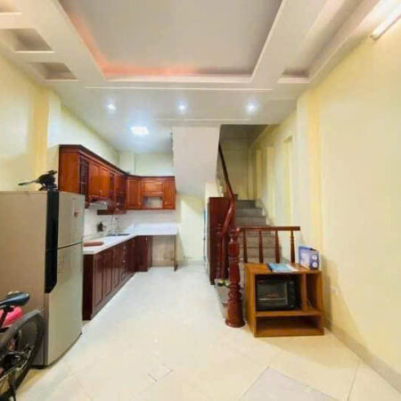 Cho thuê : cho thuê nhà nguyên căn,ngõ 192 tam chinh Dt 35m2 ,x5 tầng 3 ngủ ,4 vs