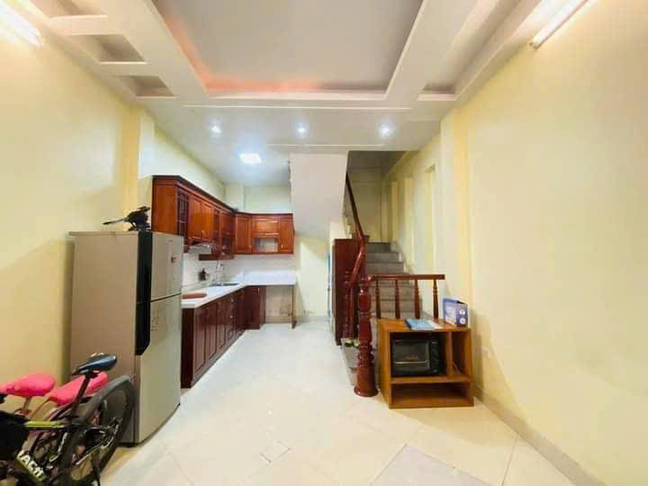 Cho thuê : cho thuê nhà nguyên căn,ngõ 192 tam chinh Dt 35m2 ,x5 tầng 3 ngủ ,4 vs